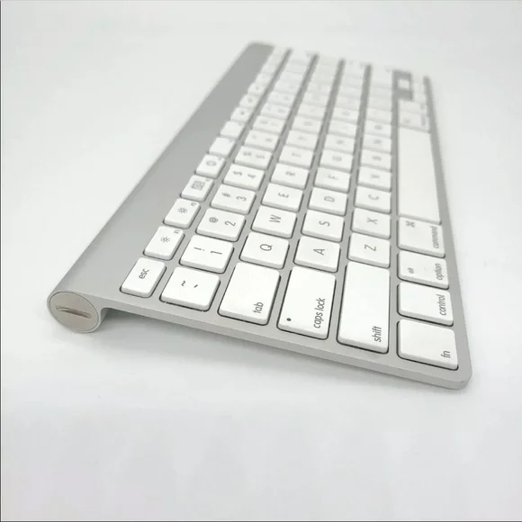Apple Wireless Keyboard A1314 Battery Powered. Connect via Bluetooth. EUC - Picture 8 of 8